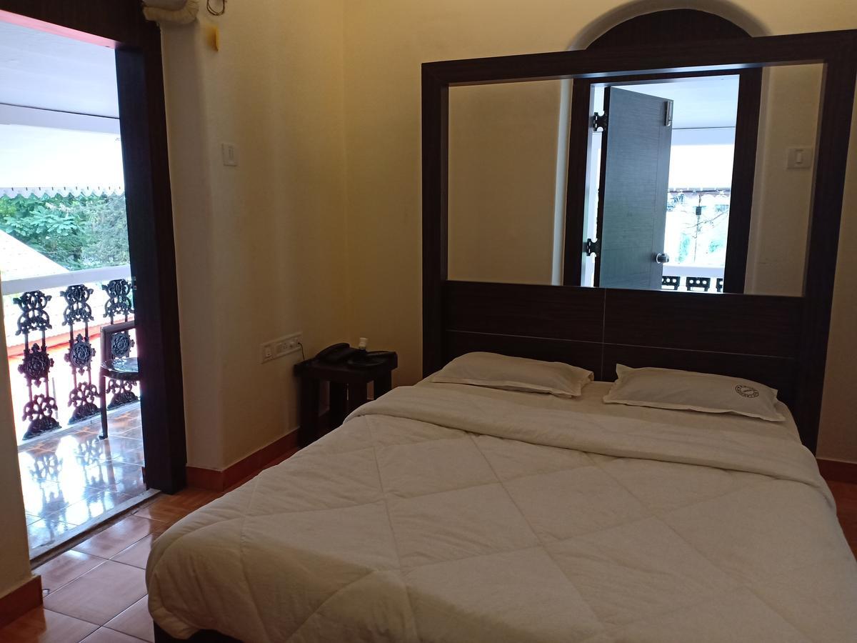 Oyo 11395 Hotel Ritz Heritage Lonavala Dış mekan fotoğraf