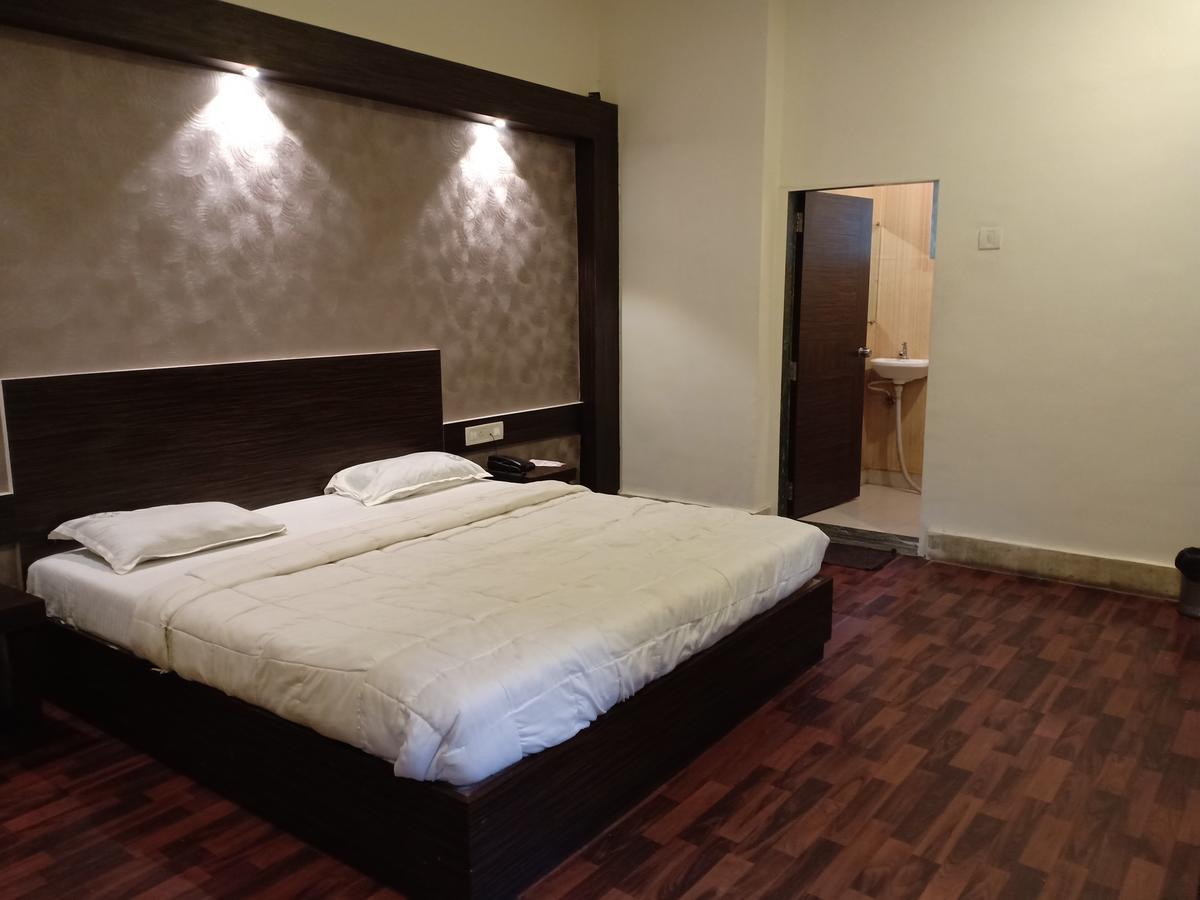 Oyo 11395 Hotel Ritz Heritage Lonavala Dış mekan fotoğraf