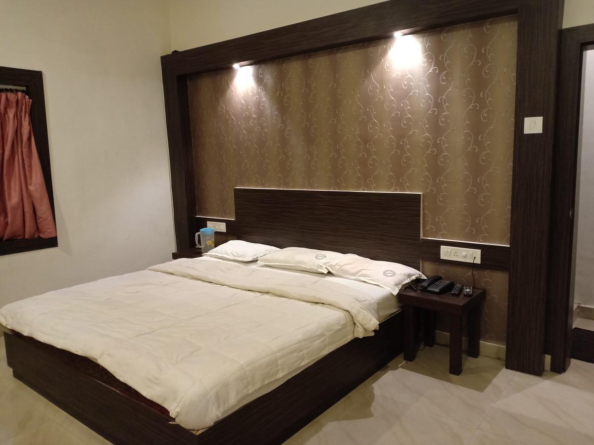 Oyo 11395 Hotel Ritz Heritage Lonavala Dış mekan fotoğraf
