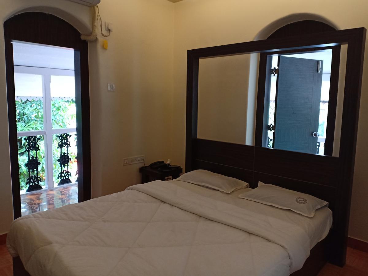 Oyo 11395 Hotel Ritz Heritage Lonavala Dış mekan fotoğraf