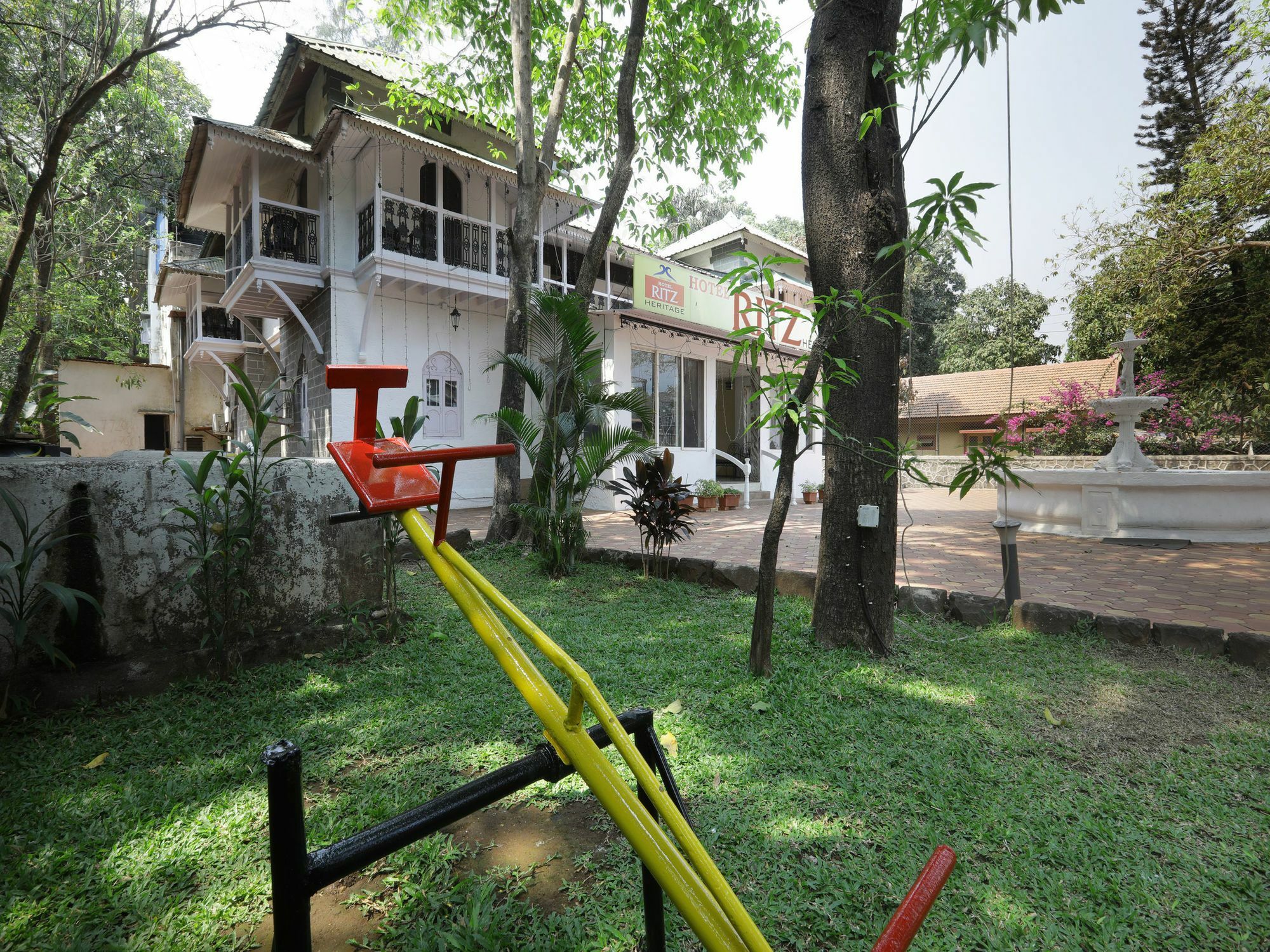 Oyo 11395 Hotel Ritz Heritage Lonavala Dış mekan fotoğraf